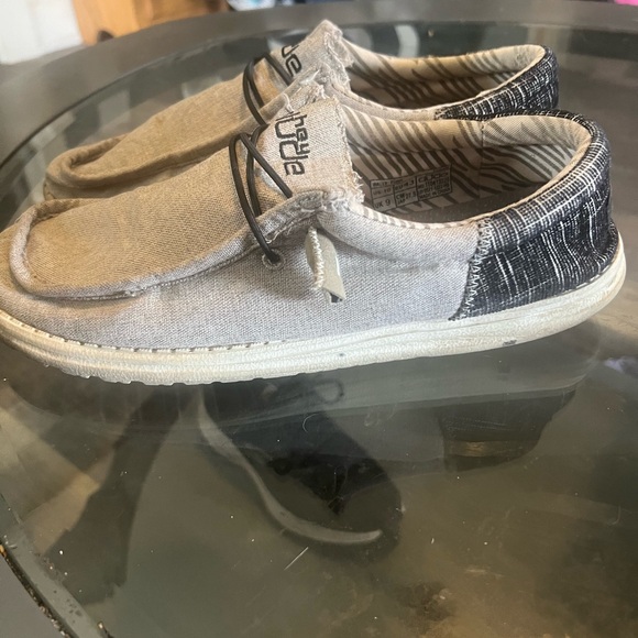 Hey Dude Gray Casual Shoes size 10 Wally Funk lunar - Picture 2 of 7
